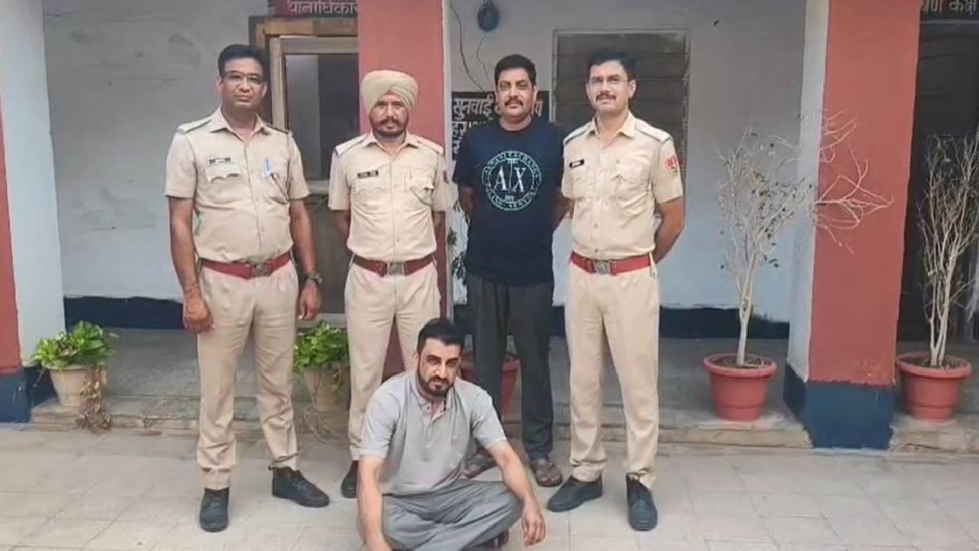 पुलिस की गिरफ्त में आरोपी असलम शाह।