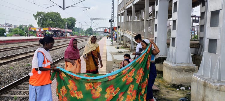 Bihar News: आरपीएफ की मदद से प्लेटफॉर्म पर महिला ने दिया बच्चे को जन्म, जच्चा-बच्चा दोनों सुरक्षित