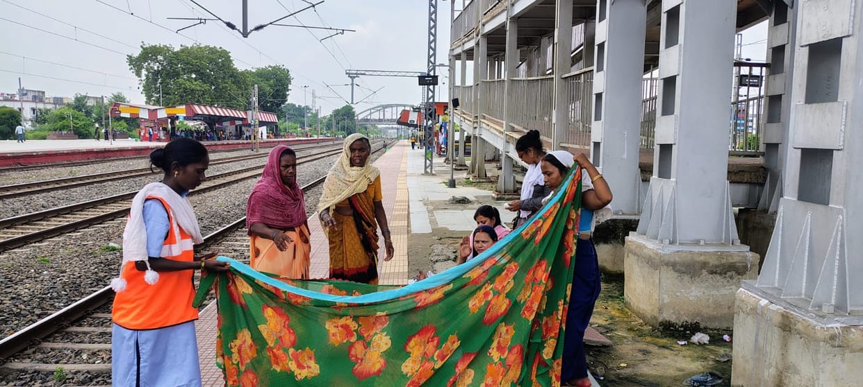 Bihar News: a woman gave birth to a child on the platform With the help of RPF news in hindi