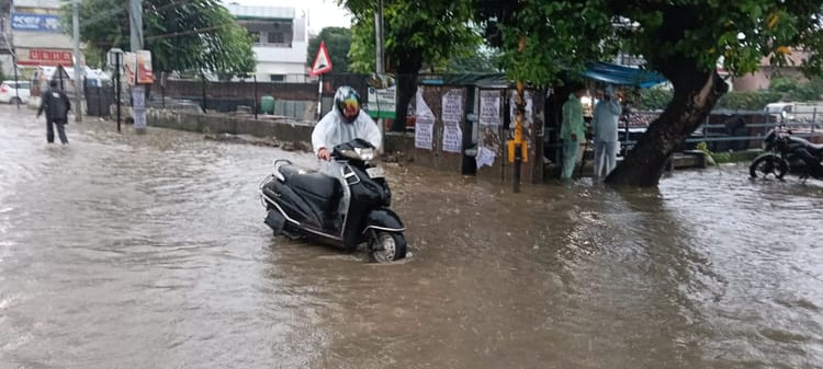 Uttarakhand Weather: ऑरेंज अलर्ट...पहाड़ से मैदान तक तेज बारिश, कई जगह हाईवे बंद, अलकनंदा का जलस्तर बढ़ा