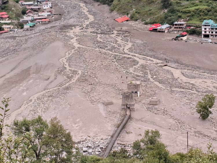 उत्तरकाशी आपदा: मैदान बना धराली गांव...एक से डेढ़ किमी तक फैला है मलबा...होटल, घर और जिंदगियां सब दफन