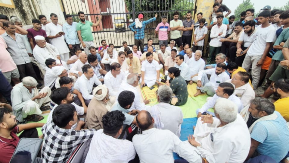 Budhana: Class 12 Student Dies by Suicide, Family Alleges Harassment by School, Protest at Main Gate