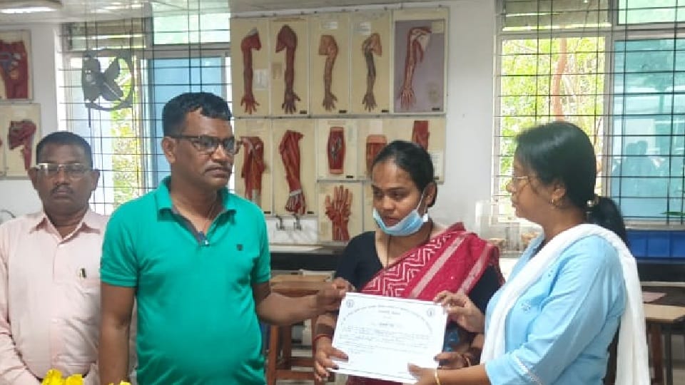 After lecturer s death his family donated his body to Medical College Jagdalpur