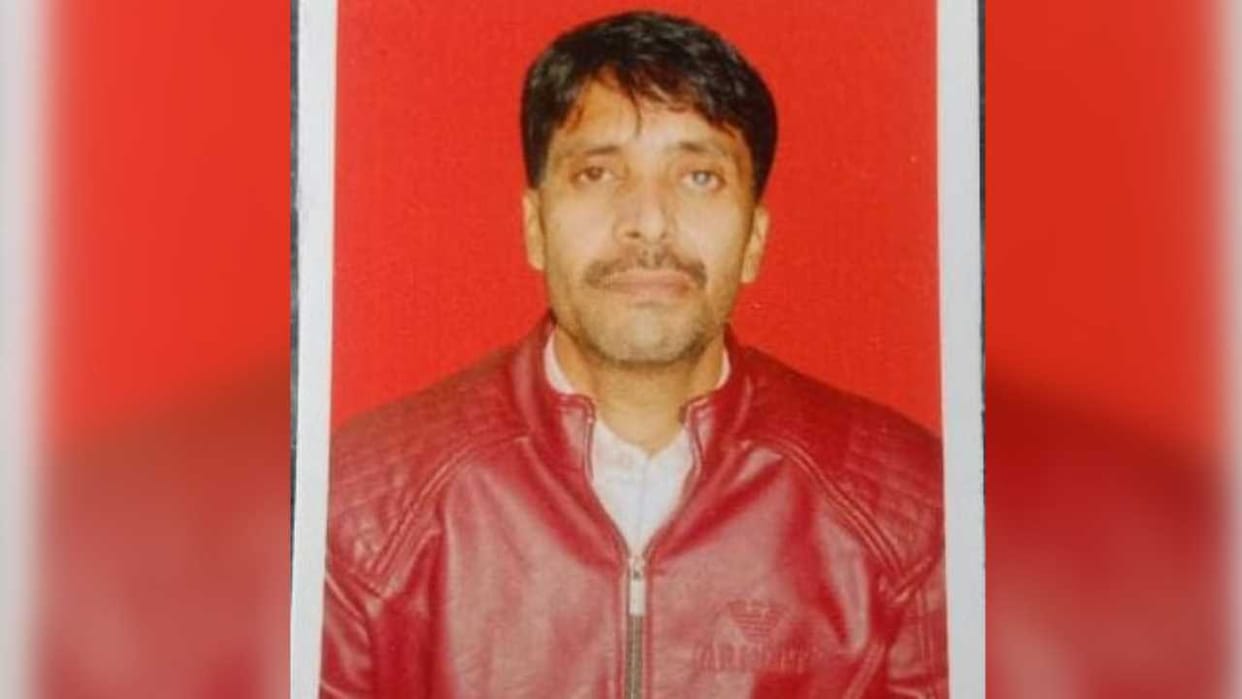 Bike rider father dies after being hit by unknown vehicle in hapur