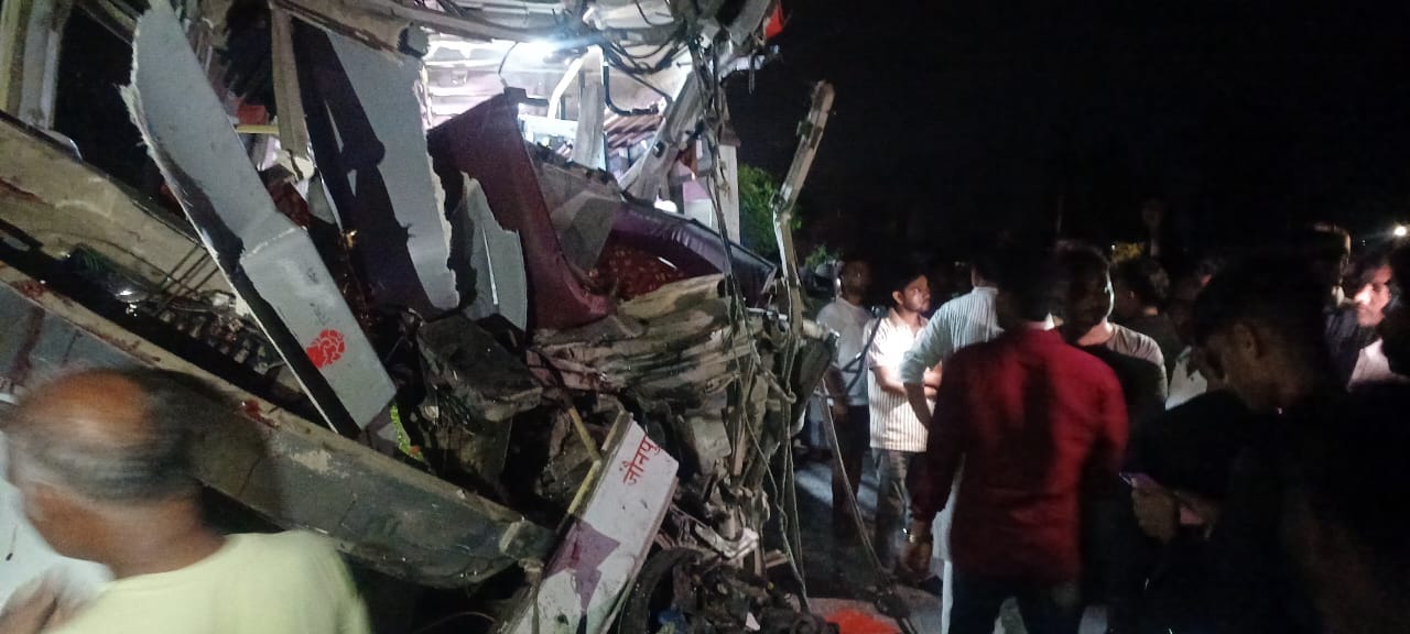 Bus and truck collide in Banaras four killed more than 20 passengers injured