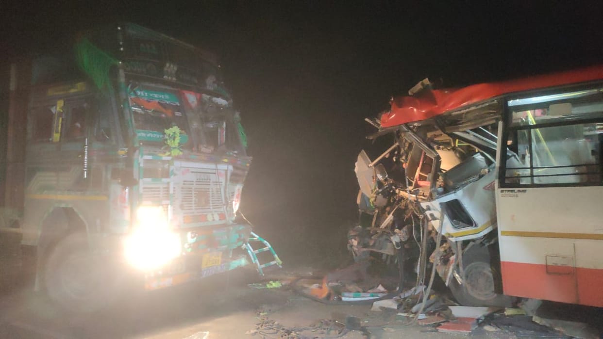 Bus and truck collide in Banaras four killed more than 20 passengers injured