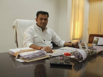 बेसिक शिक्षा मंत्री संदीप सिंह