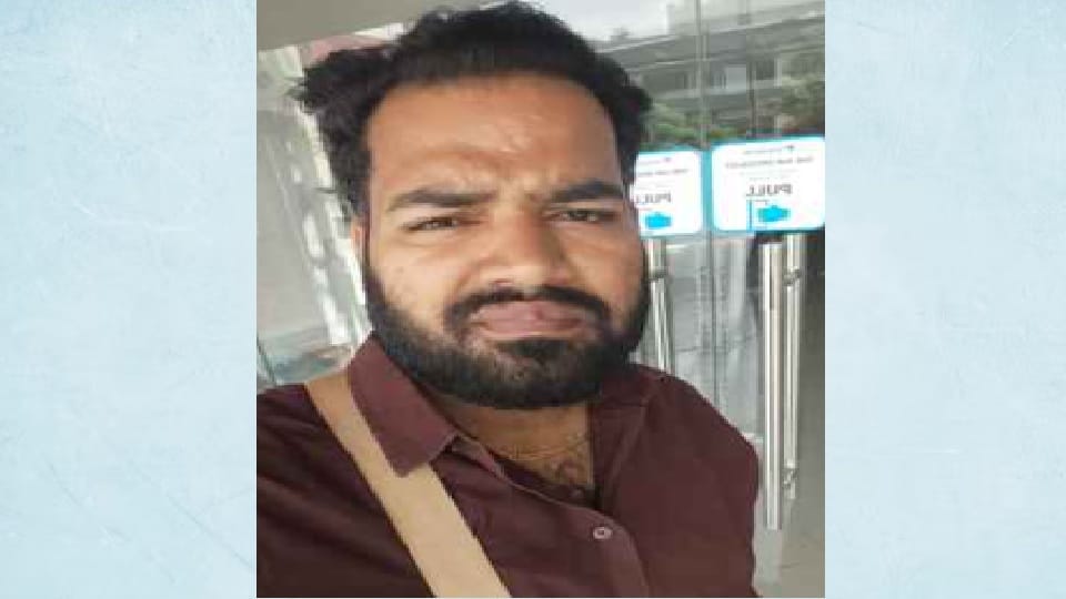 Moradabad: Robbery near police post, store manager's gold chain and Rs. 40 lakh stolen