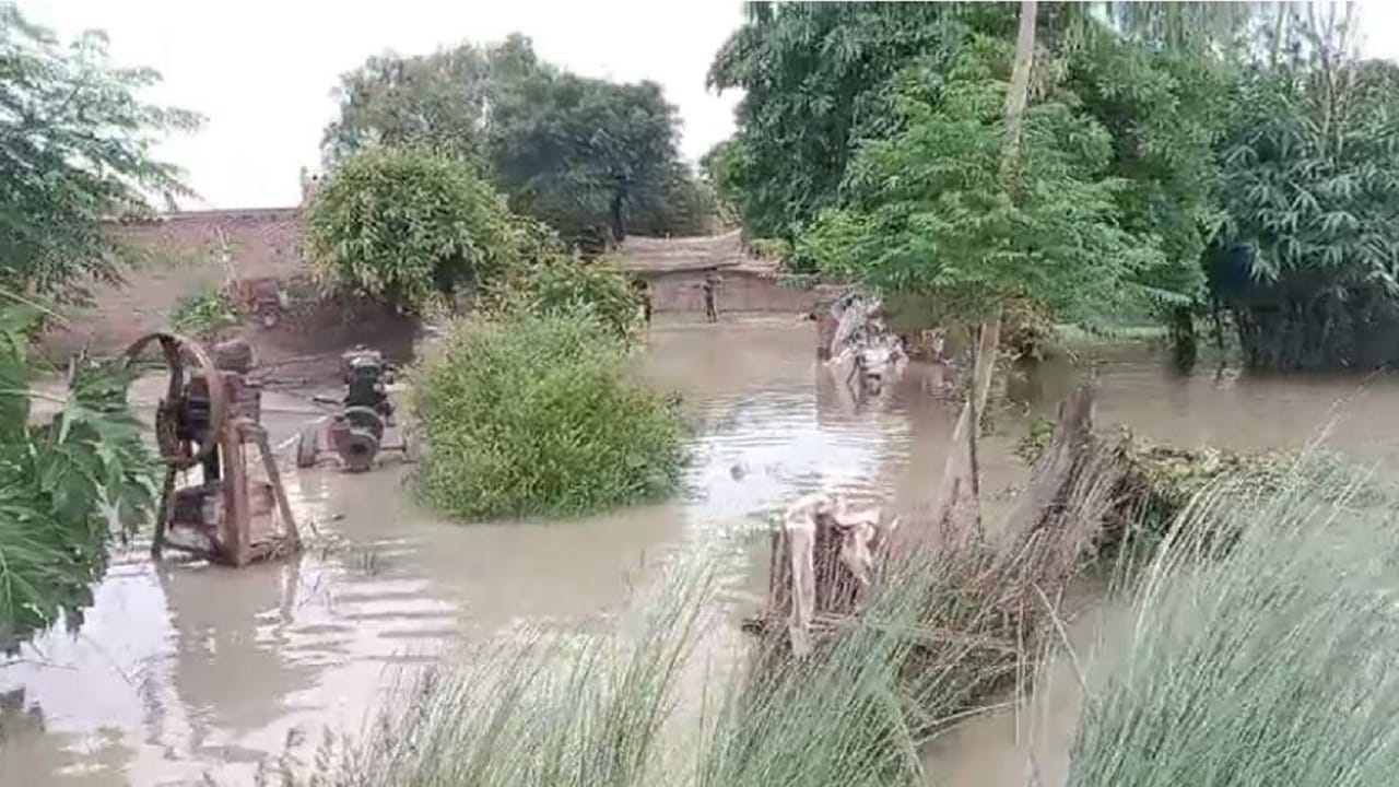UP Flood Update Ramganga river reached above the danger mark in Shahjahanpur