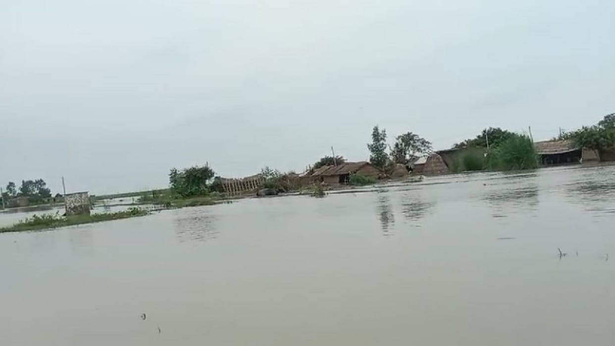 UP Flood Update Ramganga river reached above the danger mark in Shahjahanpur