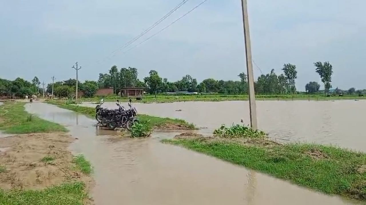 UP Flood Update Ramganga river reached above the danger mark in Shahjahanpur