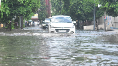 UP: Heavy rain alert issued for 33 districts today; Barabanki set a record on Sunday; five dead after roof col