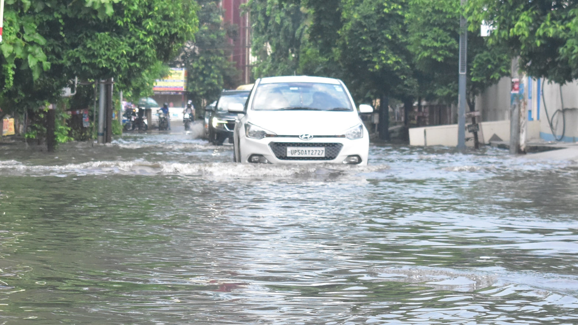In Gorakhpur, Roads turned into drains during heavy rains. the entire city got stuck in a jam