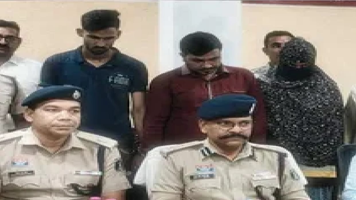 Three people including a woman arrested with heroin near Budhatalaab container Raipur