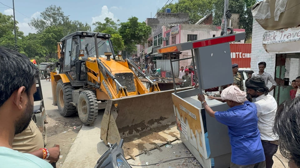Kanpur: Demolished encroachments, warned not to repeat them