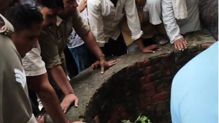 Death for helping: Rajendra went down a 50 feet deep well saved young man but lost his own life