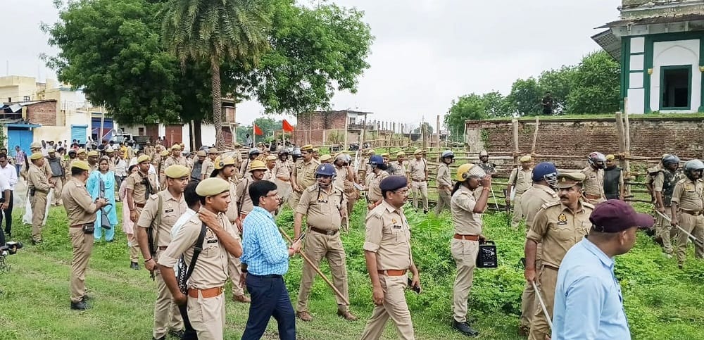Fatehpur Temple Mosque Protest Police appeared helpless in stopping the crowd late in understanding situation