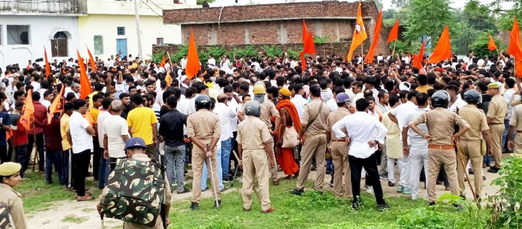 Fatehpur Temple Mosque Protest Police appeared helpless in stopping the crowd late in understanding situation