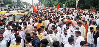 Fatehpur Temple Mosque Protest Police appeared helpless in stopping the crowd late in understanding situation