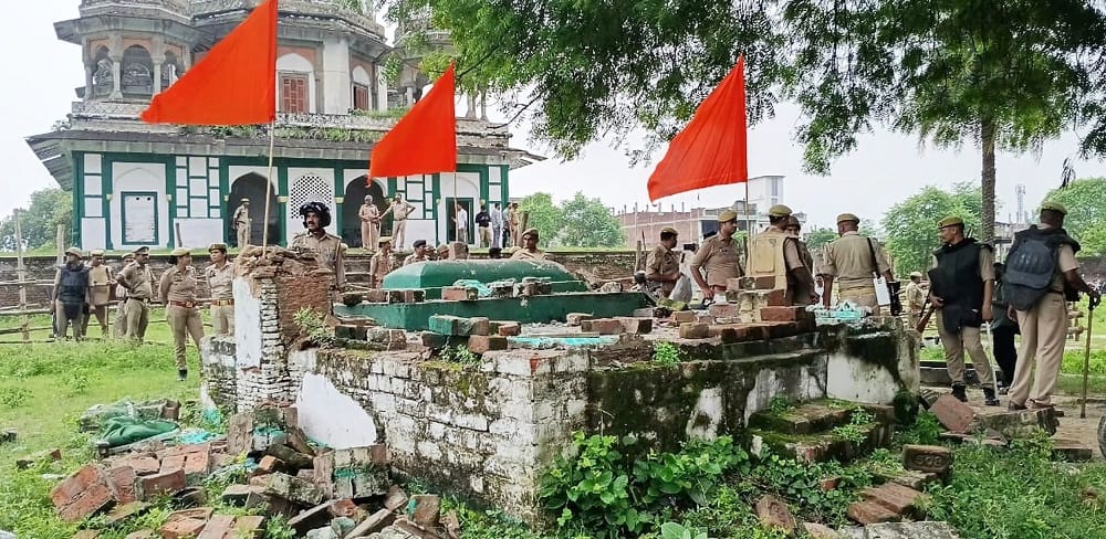 Fatehpur Temple Mosque Protest Police appeared helpless in stopping the crowd late in understanding situation