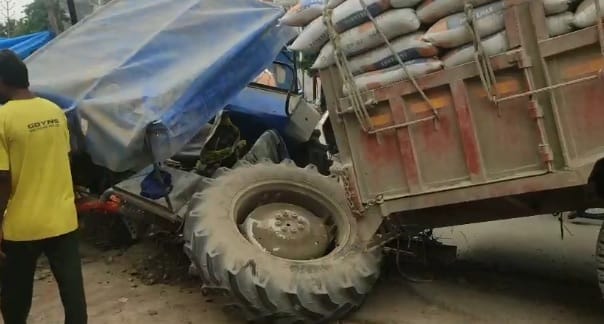 Kanpur The wheel of a moving tractor suddenly came out entered the shop the couple narrowly escaped