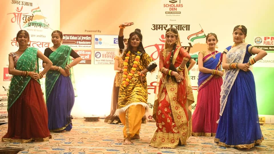 Moradabad: Pallavi rules from fashion to IQ...became Teej Queen, women respected