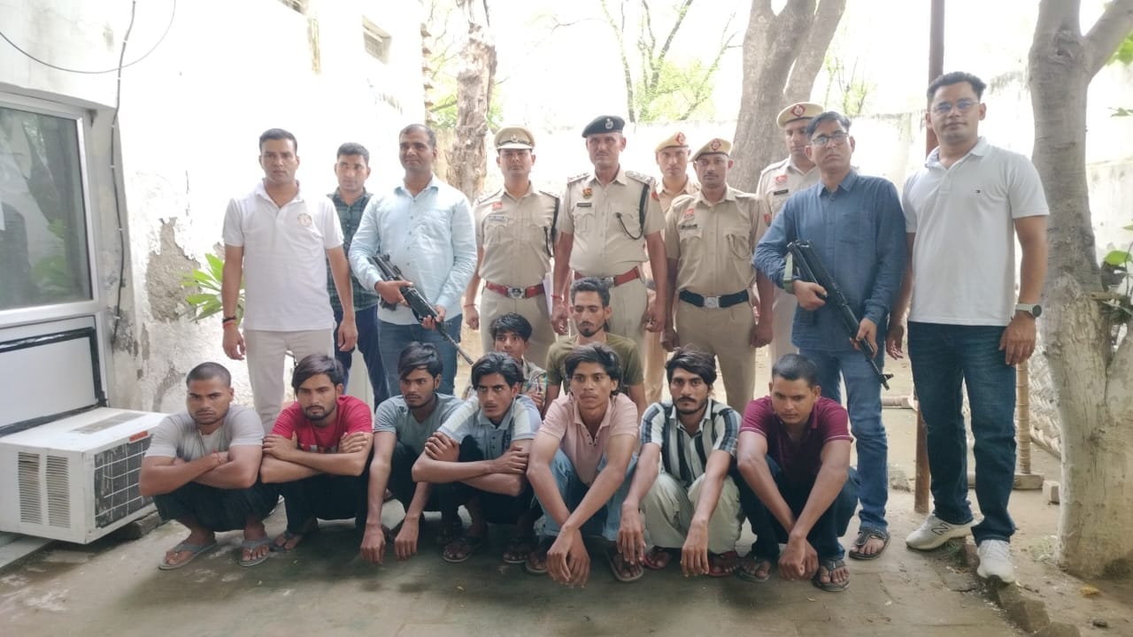 पुलिस की गिरफ्त में आरोपी