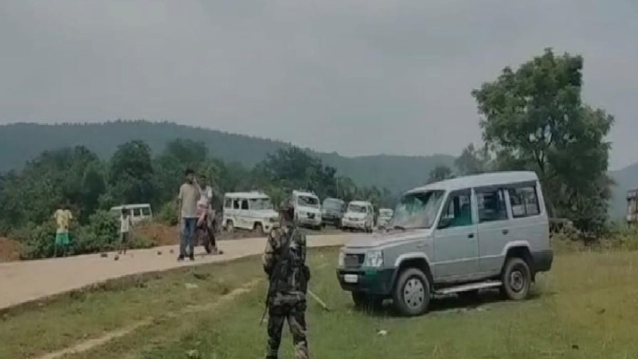 Jharkhand News: Villagers pelted stones at NTPC officials and police