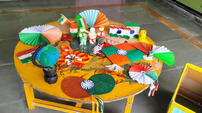 Kanpur: On International Youth Day, students made useful things from waste