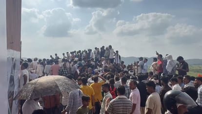 कृत्रिम बारिश देखने रामगढ़ पहुंची भीड़