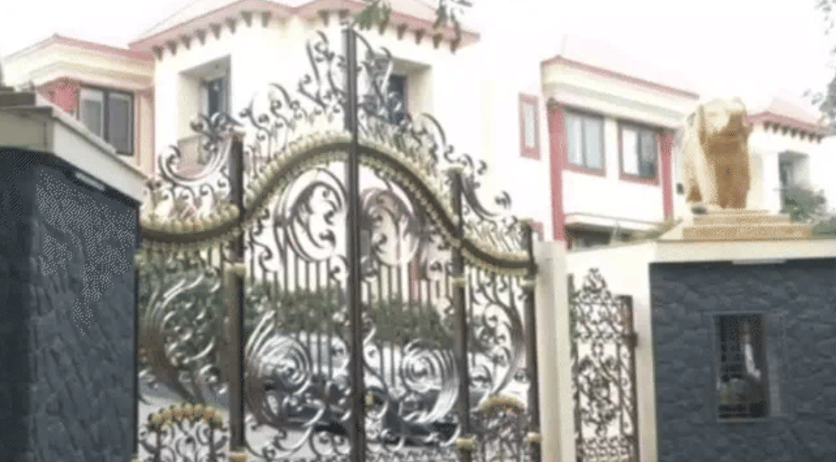 indore news retired justice house burglary 5 lakh cash and jewellery stolen in 4 minutes