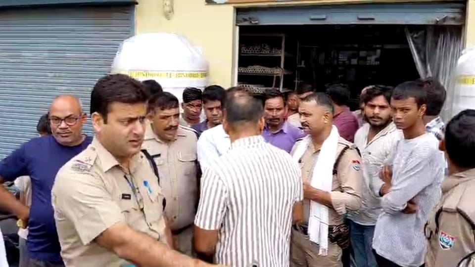 Roorkee Crime Two Bike Riders miscreants entered in shop and shot businessman's son