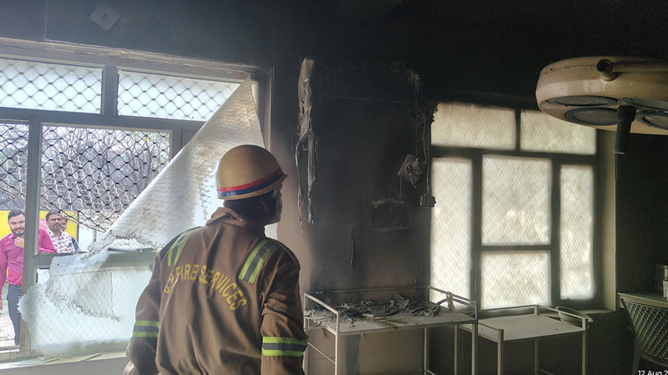 Kanpur: Fire broke out in the OT of Bara Sirohi CHC, patients ran away to save their lives
