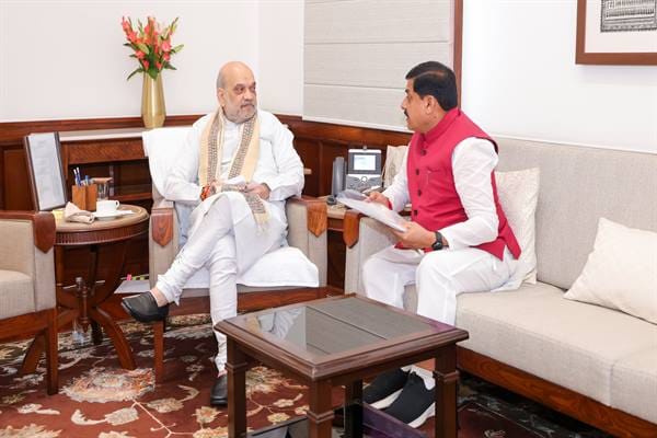 MP News: CM met Union Home Minister Shah in Delhi, gave information about the development works of the state