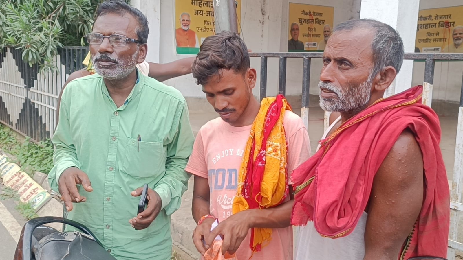 दुखी परिजन