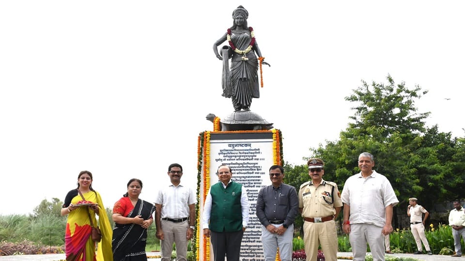 Lieutenant Governor VK Saxena unveiled a 10 feet high statue of Maa Yamuna near Nigambodh Ghat