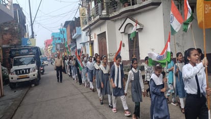 SN Inter College students took out tiranga rally in Pilibhit