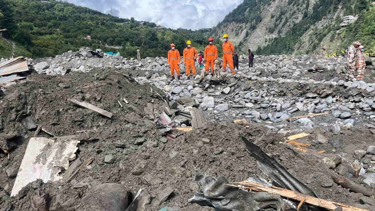 Uttarkashi Disaster: धराली में आठ से दस फीट मलबे में दबे हैं लोग और होटल, GPR से मिले संकेत, कई जगह खोदाई