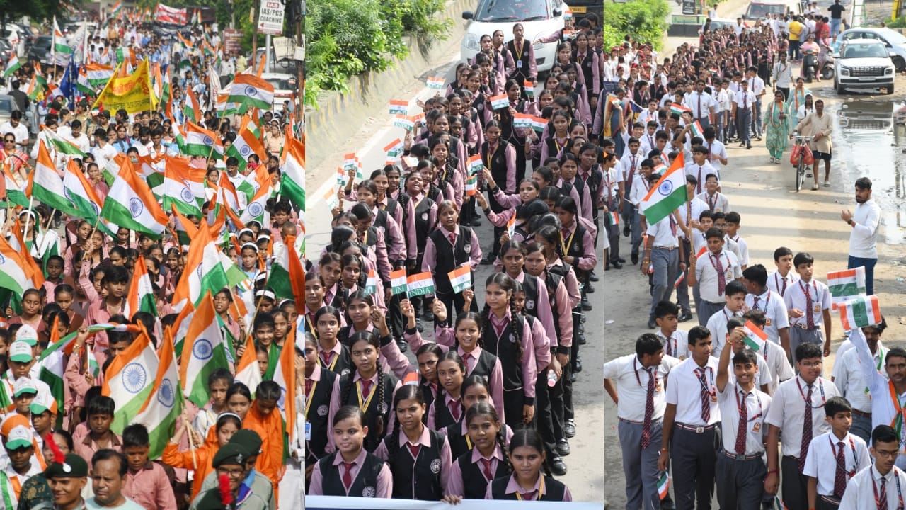 Maa Tujhe Pranam Thousands of school children participated in Walk for Unity Rally in Bareilly