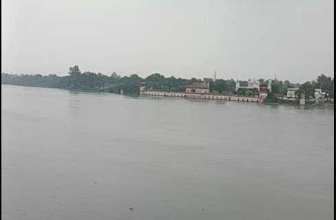 Yamuna reached danger mark in Agra  Water entered Balkeshwar and Foundry Nagar