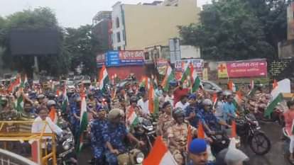 अमर उजाला की ओर से प्रयागराज में तिरंगा यात्रा निकाली गई।