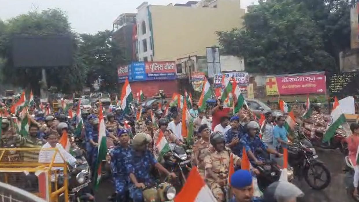 Prayagraj News: The passion of patriotism was seen in Amar Ujala's Maa Tujhe Pranam Tiranga Yatra, cheers kept