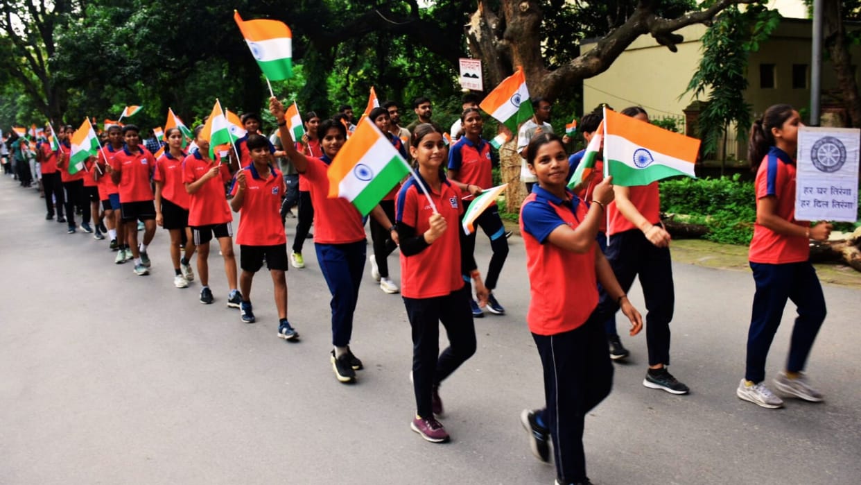 BHU VC and students became india flag march Vande Mataram echoed Patriots took to streets of Kashi