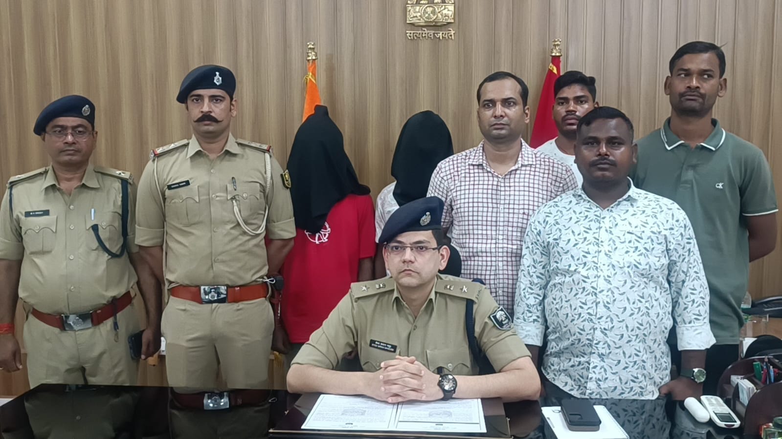 Bihar Crime News : मुंगेर के चर्चित दोहरे हत्याकांड पर पुलिस ने दस आरोपियों को किया गिरफ्तार।