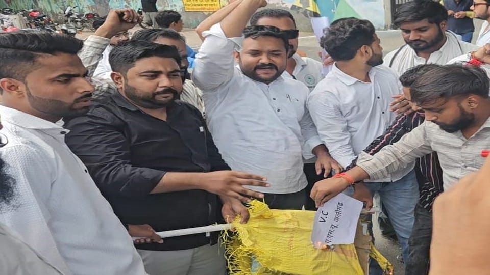Effigy of AMU VC burnt