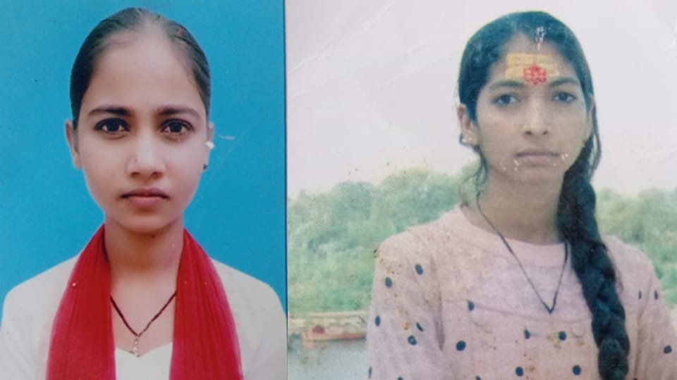 Two cousin sisters committed suicide by holding hands on railway tracks In Firozabad