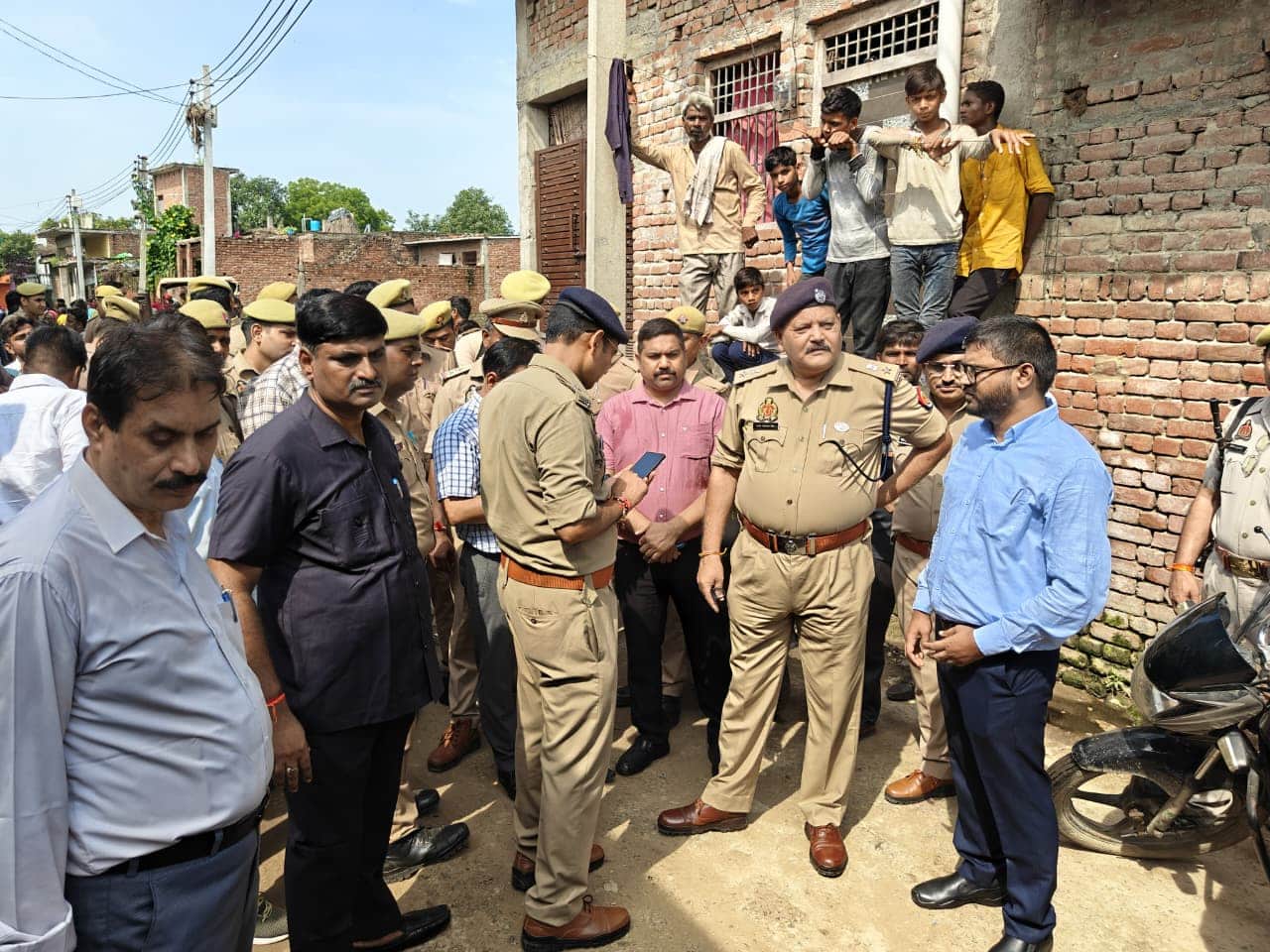 11 people including 7 children of etah died in road accident in Dausa in Rajasthan