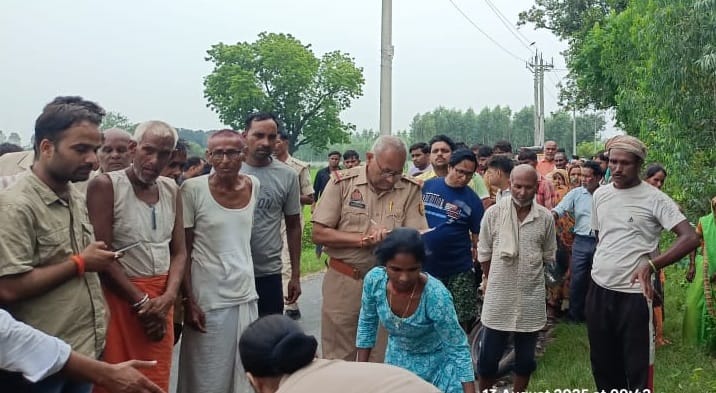 Etawah Dead body of girl found lying on roadside neck was tied with one end of dupatta and legs with other