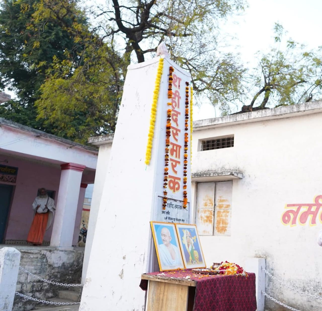 Independence Day Special:: Four youths sacrificed their lives to hoist the tricolor in Boras village near Bhop