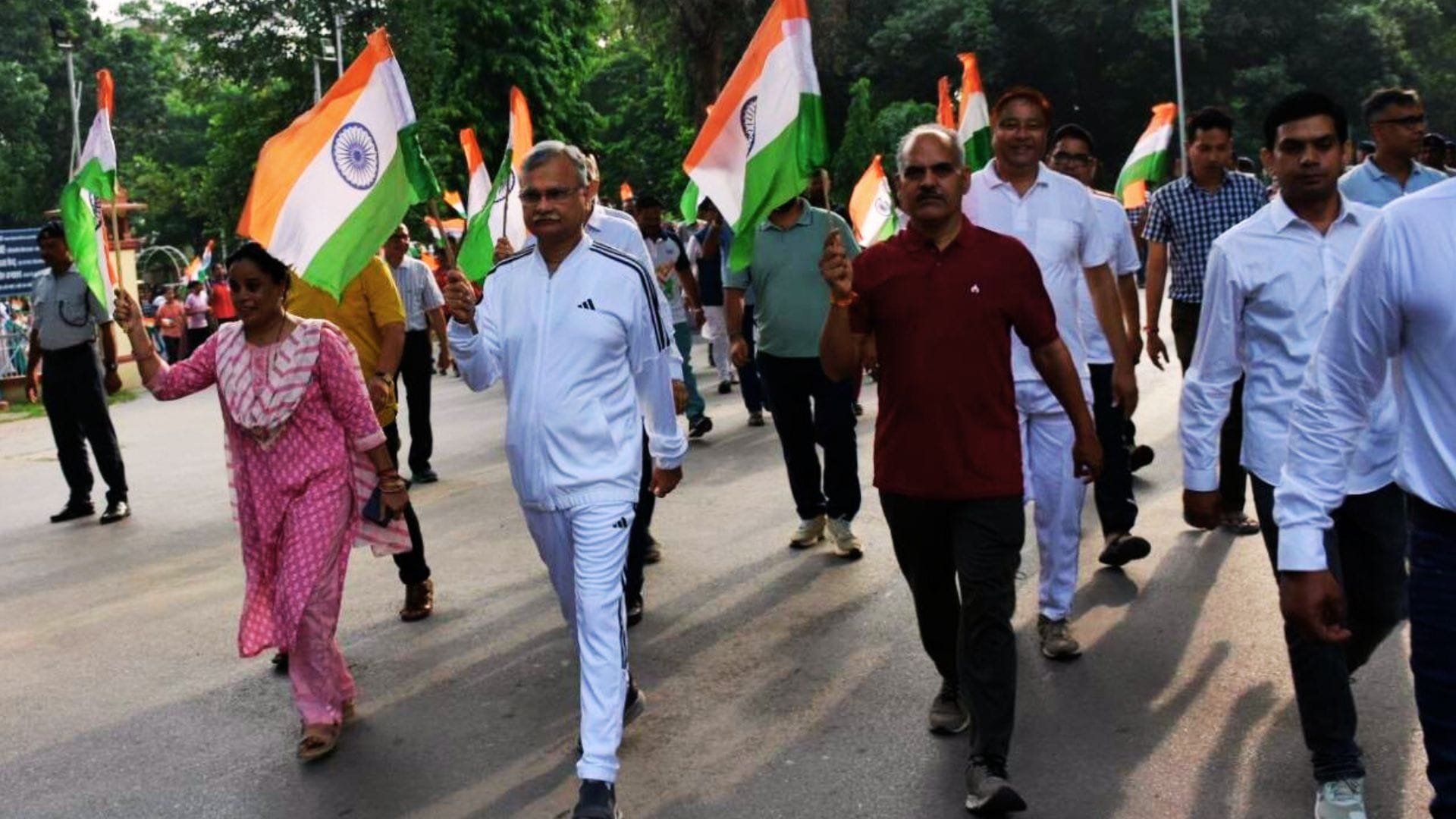 BHU VC and students became india flag march Vande Mataram echoed Patriots took to streets of Kashi